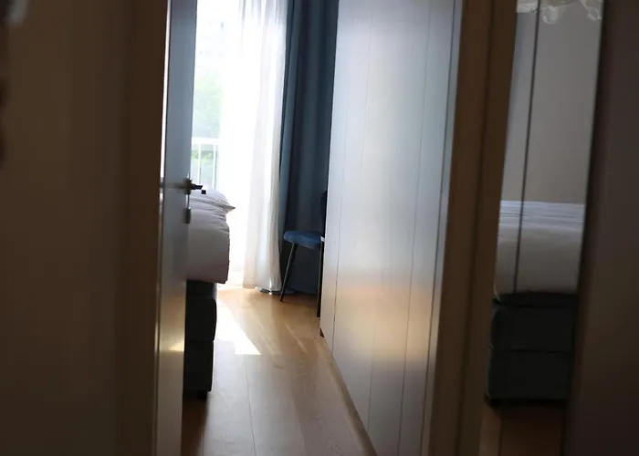 Apartment Mint Split